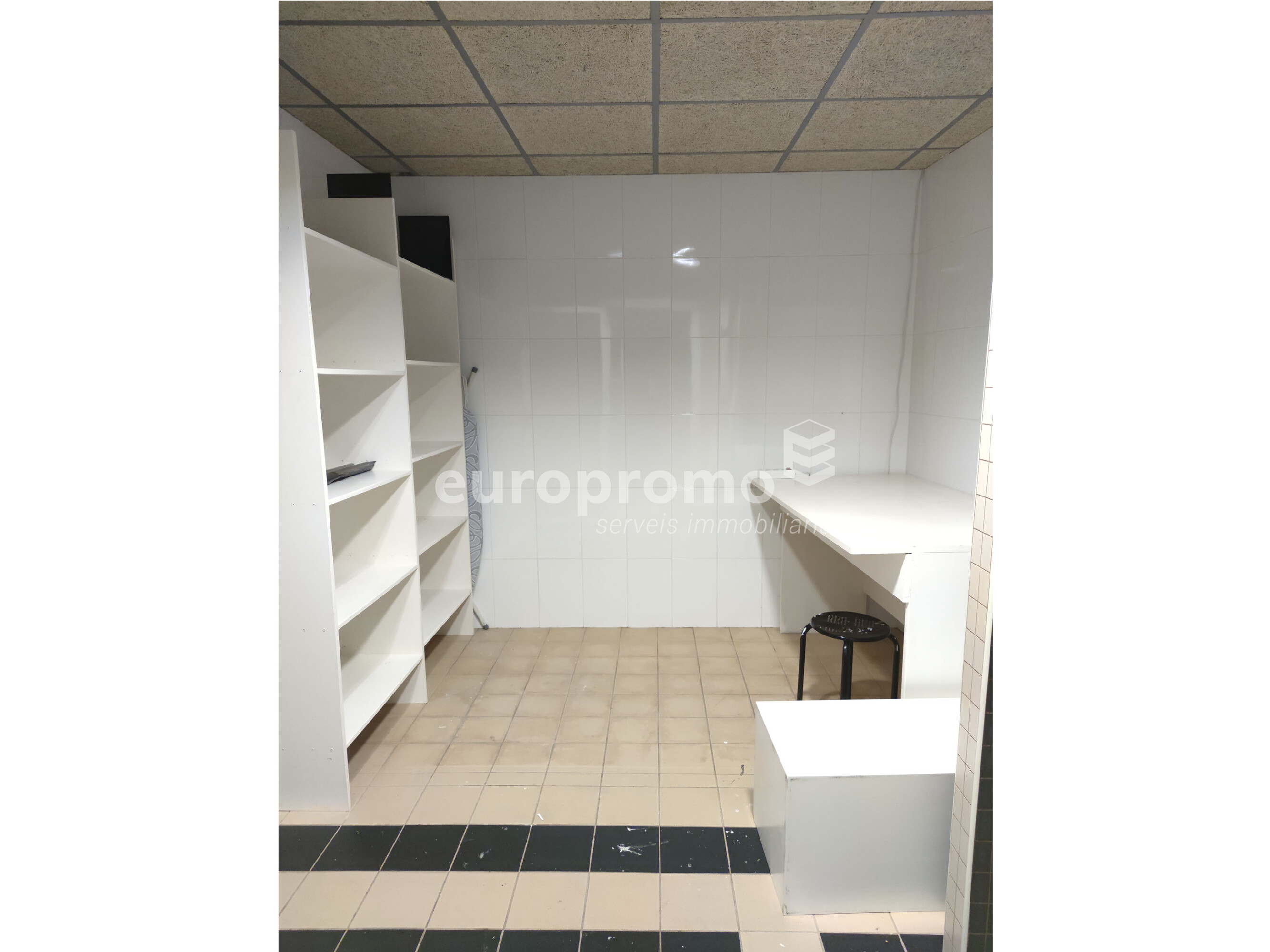 Local comercial de 116 m2 a la zona de l'Eixample!